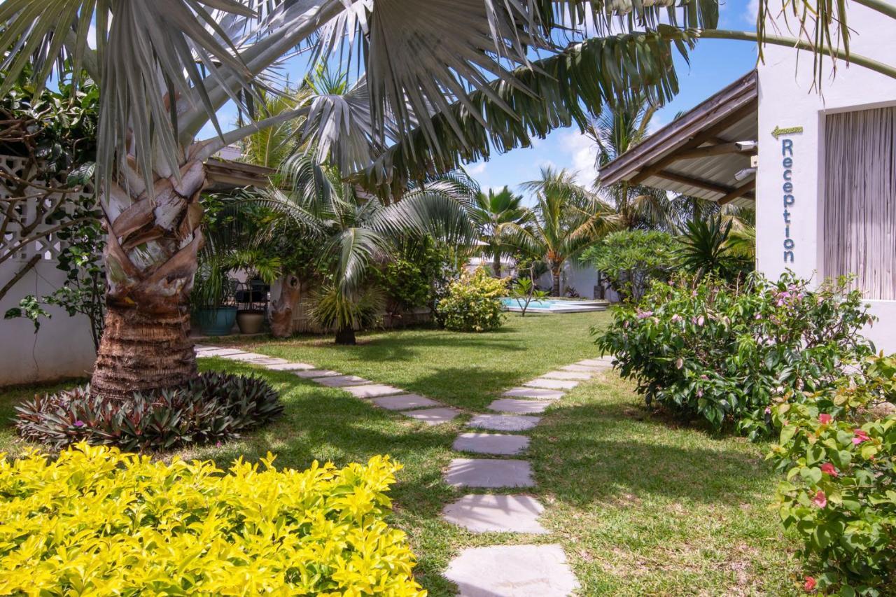 Le Mandala Moris Guesthouse Pointe Aux Canonniers Grand Baie Exterior foto