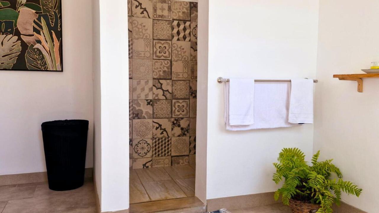 Le Mandala Moris Guesthouse Pointe Aux Canonniers Grand Baie Exterior foto